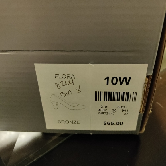 Cloudwalkers Women's Bronze Pumps - Picture 4 of 4